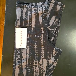 Danskin sz L leggings
